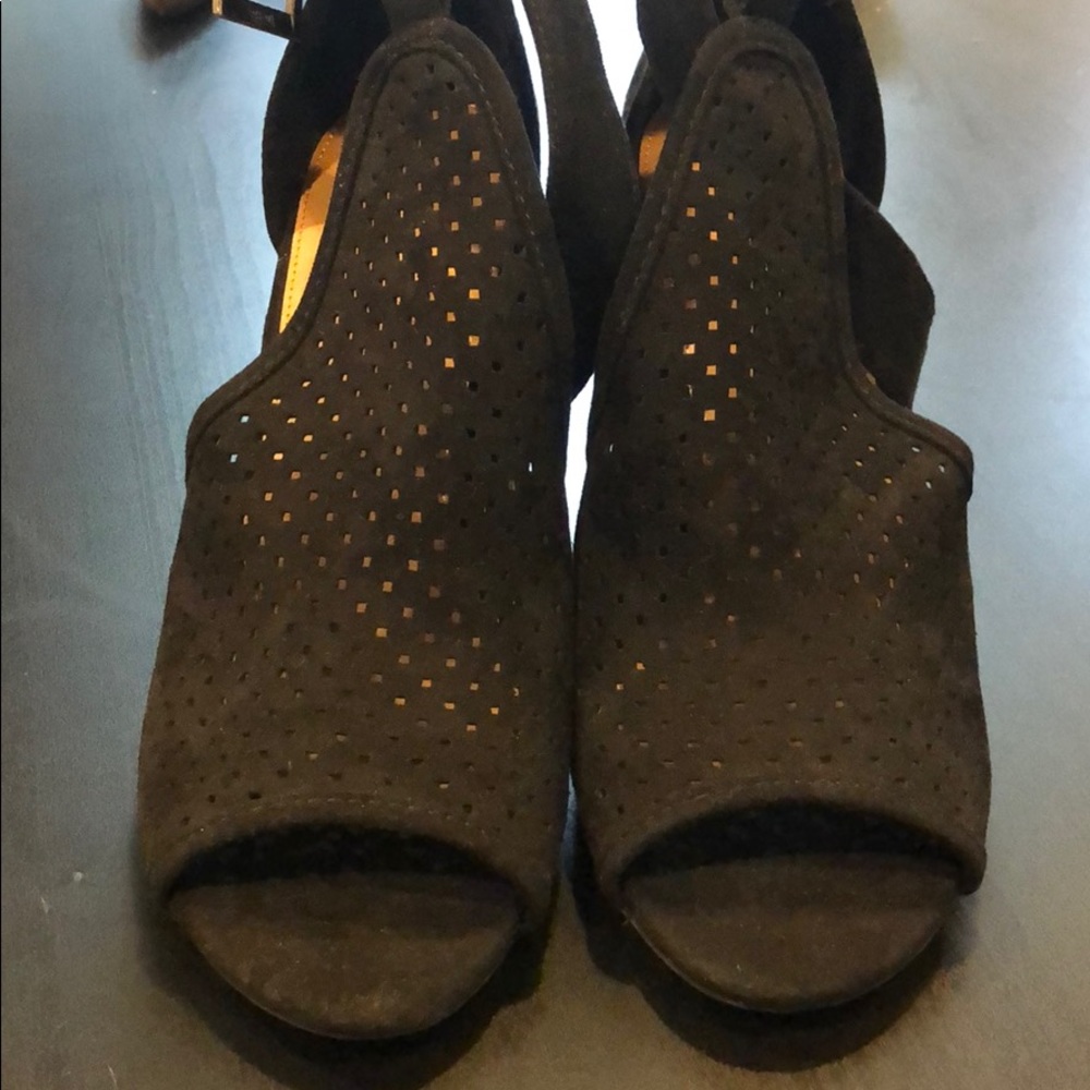 Black Universal Thread stacked heels